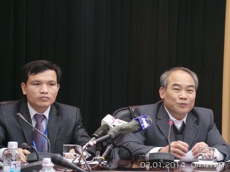 Dự kiến 2 phương án môn thi tốt nghiệp THPT - 1 Thứ trưởng Nguyễn Vinh Hiển (phải) và Cục trưởng Mai Văn Trinh