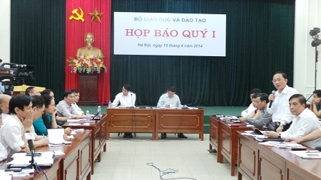 “Nóng” họp báo bởi con số hơn 34.000 tỷ đồng - 1 Quang cảnh buổi họp báo quý I do Bộ GD-ĐT tổ chức chiều ngày 15/4.