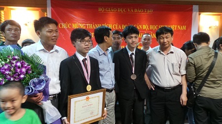 Hai chàng trai xứ Nghệ mang vinh quang về cho Tổ quốc.