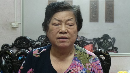 Bắc Ninh: Lùm xùm chuyện mua bán trường học - 1 Bà Nguyễn Kim Khoa trao đổi với với phóng viên