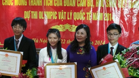 Bộ trưởng Bộ GD-ĐT Phạm Vũ Luận: Ba phương án thi thực tế là một - 4 Sự thay đổi về cách thi chọn học sinh giỏi thi quốc tế đã tạo nên thành công