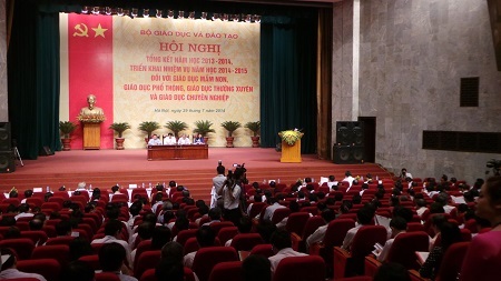Bộ trưởng Bộ GD-ĐT Phạm Vũ Luận: Ba phương án thi thực tế là một - 2 Quang cảnh Hội nghị tổng kết năm học 2013-2014 diễn ra ngày 29/7.