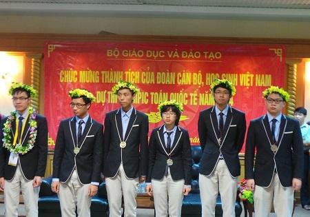 Nam sinh lớp 11 giành huy chương Vàng Olympic Toán quốc tế - 3 Em