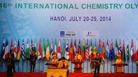 Sôi động lễ khai mạc cuộc thi Olympic Hóa học quốc tế tại Hà Nội - 5 Những tiết mục văn nghệ mang đậm truyền thống Việt Nam.