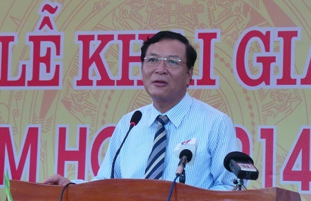 Bộ trưởng Bộ GD-ĐT dự khai giảng ở ngôi trường hiếu học - 4 Bộ trưởng Phạm Vũ Luận chia sẻ với thầy và trò trường THPT
