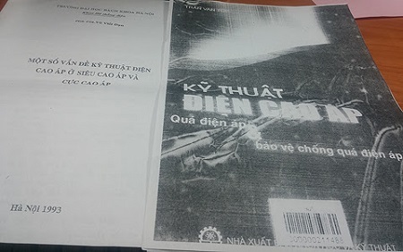 Vụ Hiệu phó bị “tố” sao chép giáo trình: Người tố cáo làm “sai lệch” thông tin - 1 Bìa cuốn sách “Kỹ thuật điện cao áp - quá điện áp và bảo vệ chống quá điện áp”