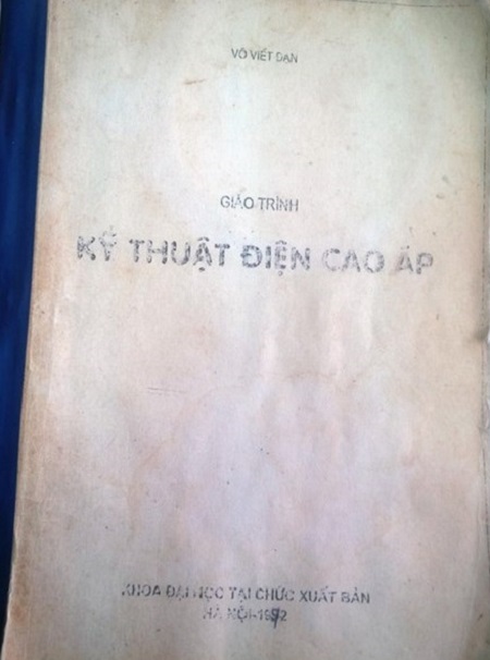 Vụ Hiệu phó bị “tố” sao chép giáo trình: Người tố cáo làm “sai lệch” thông tin - 2 Cuốn giáo trình năm 1972 của PGS.TS