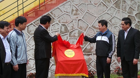 Giáo viên ở Bản Khoang đón nhận nhà công vụ mới - 6 Bộ trưởng Phạm Vũ Luận cắt băng khánh thành khu nhà công vụ dành cho
