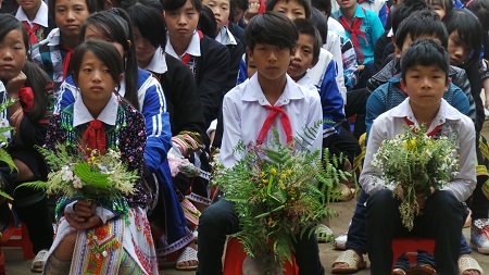 Giáo viên ở Bản Khoang đón nhận nhà công vụ mới - 5 Học trò ở Bản Khoang đến chung vui cùng các thầy cô