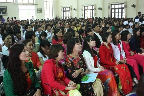 Thầy trò vùng cao “truy bài” Bộ trưởng Bộ GD-ĐT - 1 Hơn 500 học sinh và giáo viên tham gia giao lưu với Bộ trưởng Bộ GD-ĐT