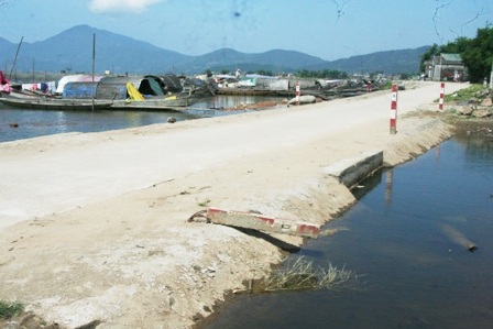 Dự án đường ven đầm phá chặn lối tránh bão của ngư dân - 2