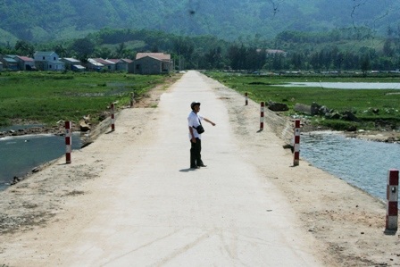 Dự án đường ven đầm phá chặn lối tránh bão của ngư dân - 1