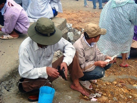 Cám cảnh với những “hội cái bang” nơi cửa Phật - 8