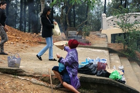 Cám cảnh với những “hội cái bang” nơi cửa Phật - 13