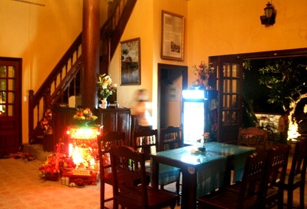 Di tích vừa trùng tu bạc tỷ biến thành... quán cà phê - 4