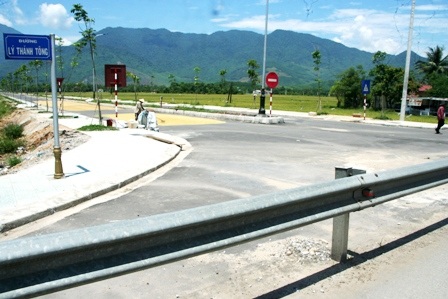 Bất lực trước nạn “xé rào” ra quốc lộ - 3