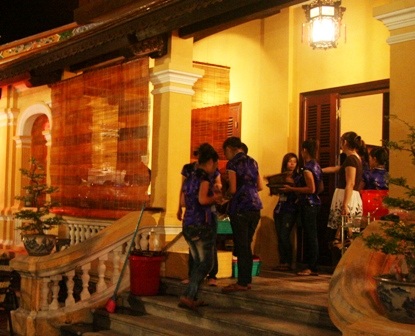 Di tích vừa trùng tu bạc tỷ biến thành... quán cà phê - 5