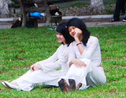 Lưu luyến học sinh chuyên Quốc Học Huế buổi chia tay cuối cấp - 9