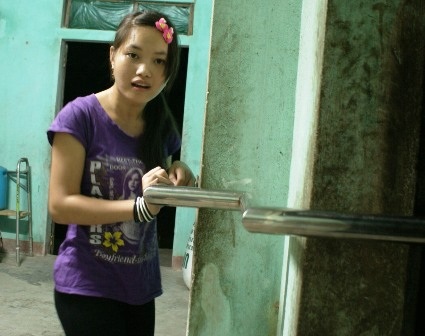 Mẹ con chị Ngô Thị Ánh xúc động trước tấm lòng bạn đọc - 3