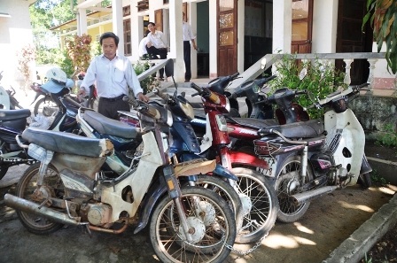 Hàng nghìn người đổ xô đi tìm vàng - 9