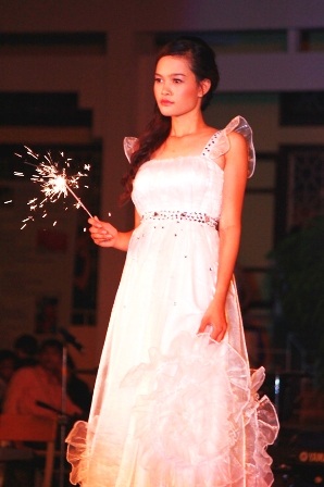 Mãn nhãn thời trang "Nét đẹp tiềm ẩn" tại CĐ Sư phạm Huế - 10