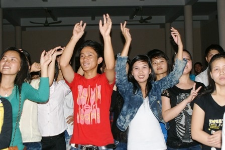 SV Huế diễn thời trang mừng ngày Báo chí cách mạng VN - 7