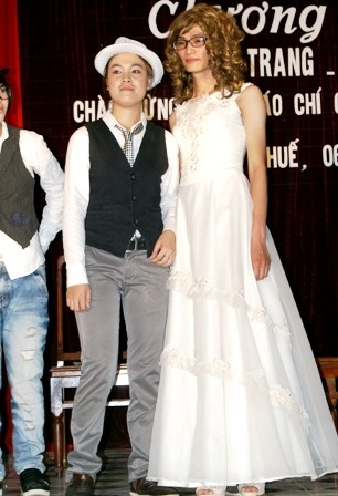 SV Huế diễn thời trang mừng ngày Báo chí cách mạng VN - 5