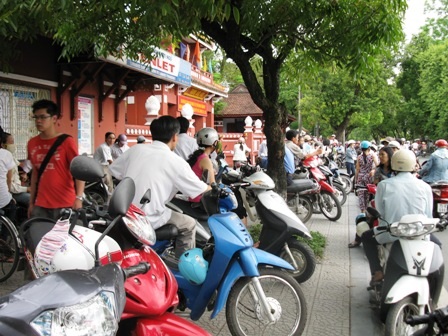 Thi vào lớp 10 tại Huế: 28 thí sinh bỏ thi môn thi đầu tiên - 1 Thi vào lớp 10 tại Huế: 28 thí sinh bỏ thi môn thi đầu tiên - 1