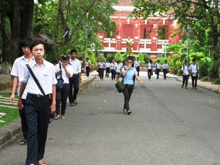 Thi vào lớp 10 tại Huế: 28 thí sinh bỏ thi môn thi đầu tiên - 2 Thi vào lớp 10 tại Huế: 28 thí sinh bỏ thi môn thi đầu tiên - 2