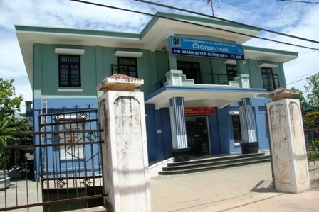 Giả chữ ký kế toán và trưởng phòng để chiếm dụng tài sản công  - 2