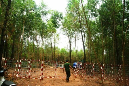 Bị truy quét, hàng trăm “vàng tặc” chuyển địa bàn khai thác - 1