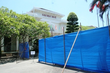 Thí sinh đội nắng đến làm thủ tục dự thi - 14