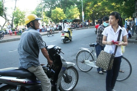 Cha sát bên con trong ngày thi trọng đại cuộc đời - 6