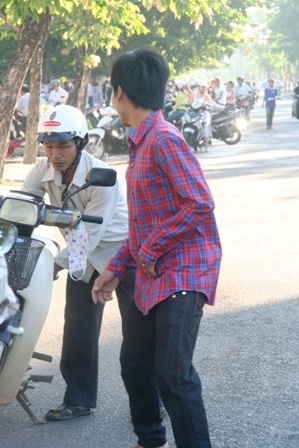 Cha sát bên con trong ngày thi trọng đại cuộc đời - 7