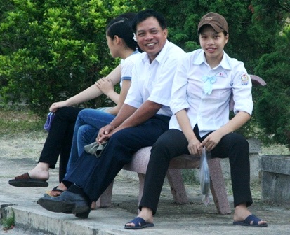 Cha sát bên con trong ngày thi trọng đại cuộc đời - 8