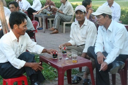 Cha sát bên con trong ngày thi trọng đại cuộc đời - 15