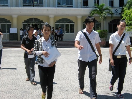 Đề Toán tương đối khó, nhiều thí sinh ra sớm - 13 Đề Toán tương đối khó, nhiều thí sinh ra sớm - 13