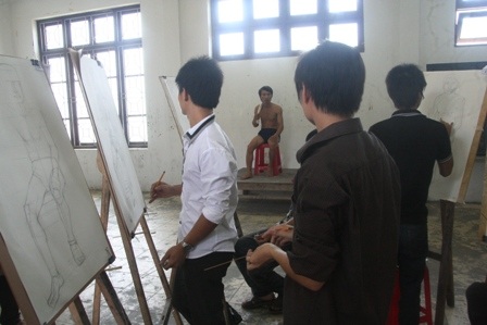 Nông dân bỏ ruộng đi làm người mẫu mùa thi - 2