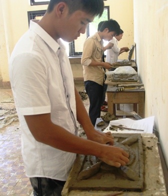 Nông dân bỏ ruộng đi làm người mẫu mùa thi - 10