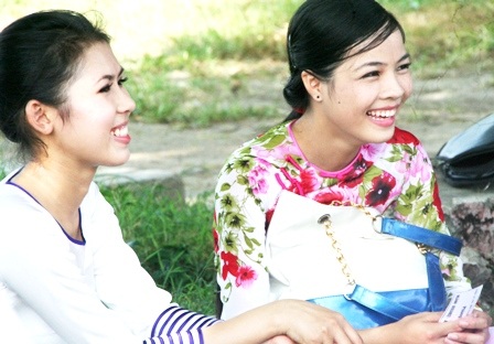 Tiếng đàn hát rộn rã phòng thi  - 9