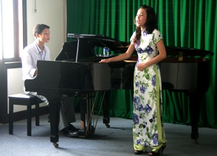 Tiếng đàn hát rộn rã phòng thi  - 3