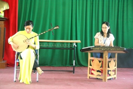 Tiếng đàn hát rộn rã phòng thi  - 5