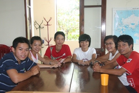 Câu chuyện cảm động về 7 học trò nghèo cùng thi đậu ĐH, CĐ - 1