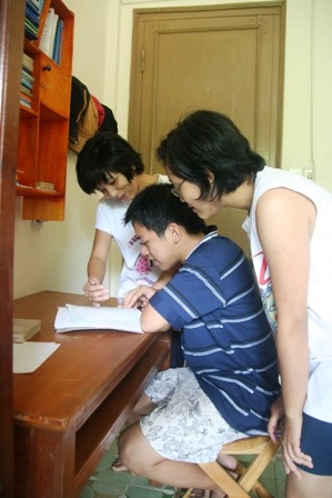 Câu chuyện cảm động về 7 học trò nghèo cùng thi đậu ĐH, CĐ - 2