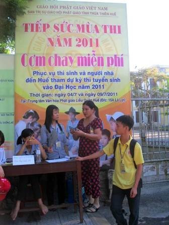 Thức dậy từ 2 giờ sáng chuẩn bị cơm chay cho sĩ tử - 4 Thức dậy từ 2 giờ sáng chuẩn bị cơm chay cho sĩ tử - 4