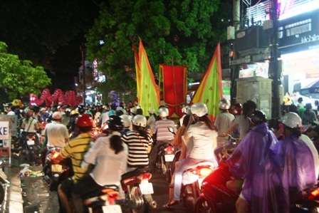 Hàng trăm đoàn lân gây kẹt cứng phố cổ - 9