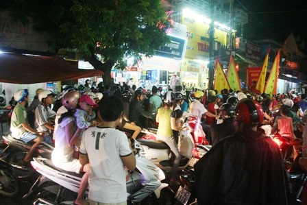 Hàng trăm đoàn lân gây kẹt cứng phố cổ - 12