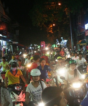 Hàng trăm đoàn lân gây kẹt cứng phố cổ - 5