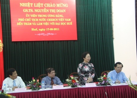 “Cần chú trọng ngành khoa học cơ bản và nhân văn” - 1