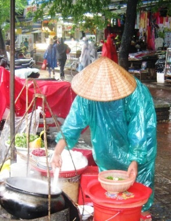 Nhịp sống dưới những cơn mưa dầm ở Huế - 5